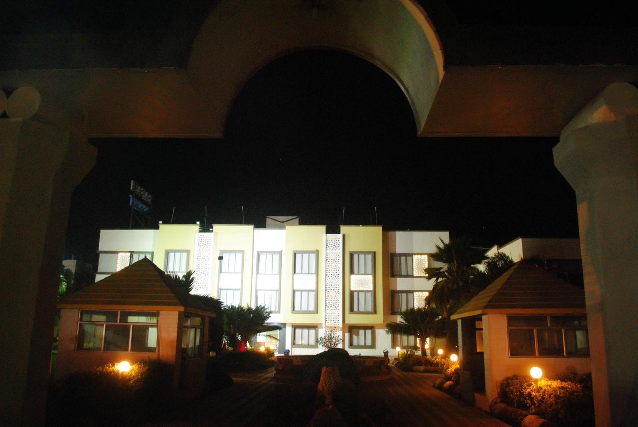 Safari Hotel & Resort Somnāth Exterior foto